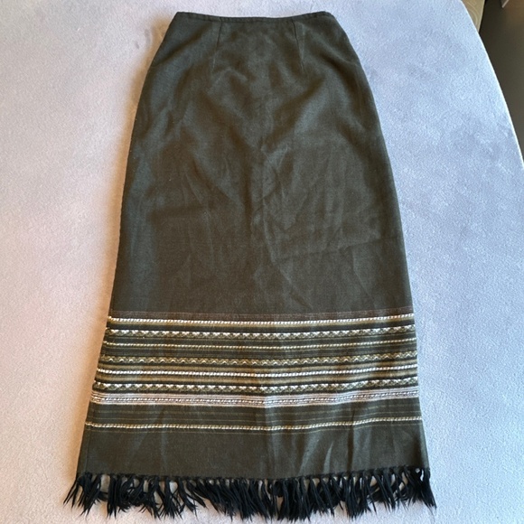 Vintage Southwestern Boho White Stag Olive Green Maxi Skirt 10 Hippie Fringe 90s - Picture 1 of 11